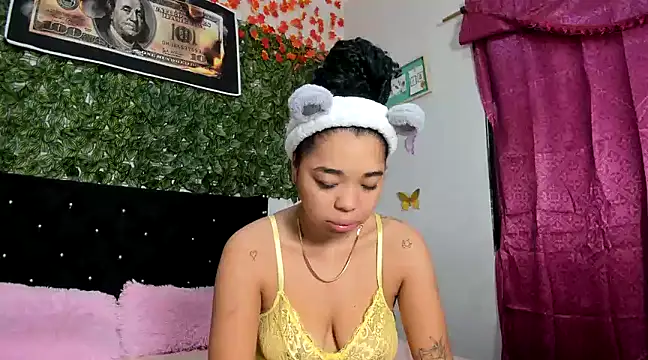 Snapshot of Mishellehot_10 chatting on March 2025 07:18:01 PM Mishellehot 10 online show from March 2025 07:18:01 PM