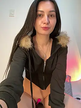 lunalovelee online show from December 2025 02:00:02 PM