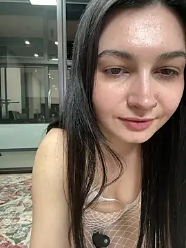 lunalovelee online show from April 2026 02:07:02 PM