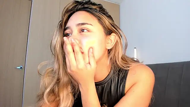 Snapshot of Hornyholly__ chatting on January 2026 04:53:01 PM Hornyholly online show from January 2026 04:53:01 PM