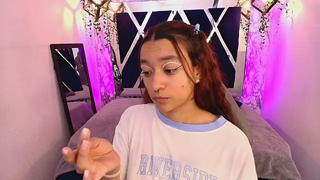 charlotte bluee online show from November 2025 04:18:01 PM