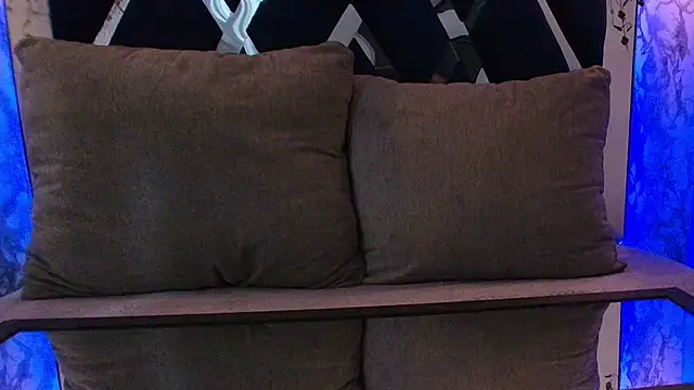 charlotte bluee online show from November 2025 06:51:01 PM