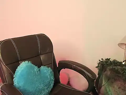 Snapshot of megancatluna chatting on November 2025 04:44:02 AM megancatluna online show from November 2025 04:44:02 AM