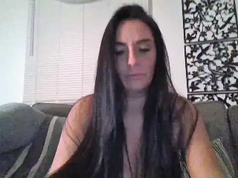 Snapshot of Layla_Gilf_Mae chatting on March 2025 12:33:02 AM Layla Gilf Mae online show from March 2025 12:33:02 AM