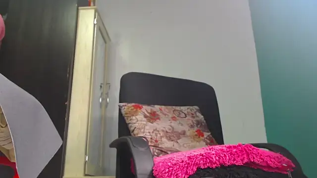 Snapshot of Gaby-sexy chatting on October 2025 05:47:02 PM Gaby-sexy online show from October 2025 05:47:02 PM