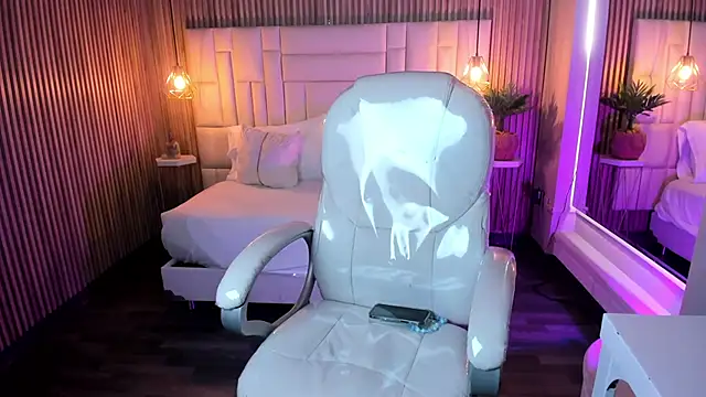 MelanieHillss online show from October 2025 05:08:02 AM