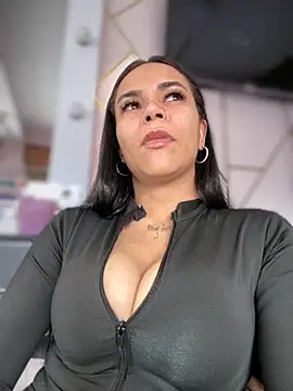 Naatalia online show from October 2025 05:37:01 PM