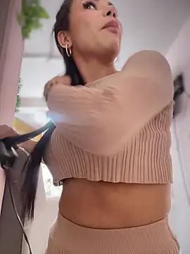 Naatalia online show from November 2025 06:21:02 PM