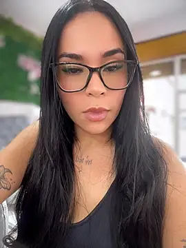 Naatalia online show from May 2026 05:22:02 PM