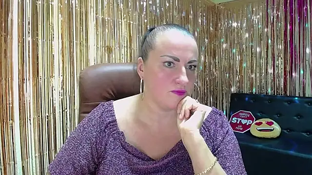 DianaMGG online show from October 2025 05:22:02 PM