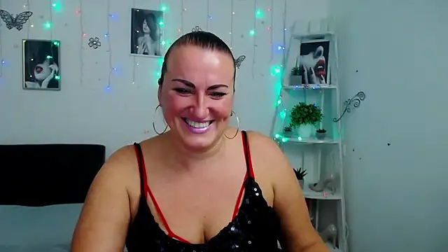 DianaMGG online show from October 2025 05:25:02 PM