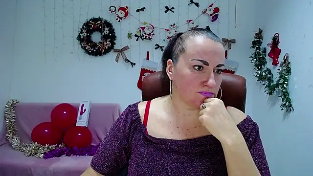 DianaMGG online show from December 2025 06:26:01 PM