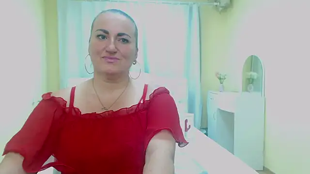 Snapshot of DianaMGG chatting on May 2026 05:38:02 AM DianaMGG online show from May 2026 05:38:02 AM