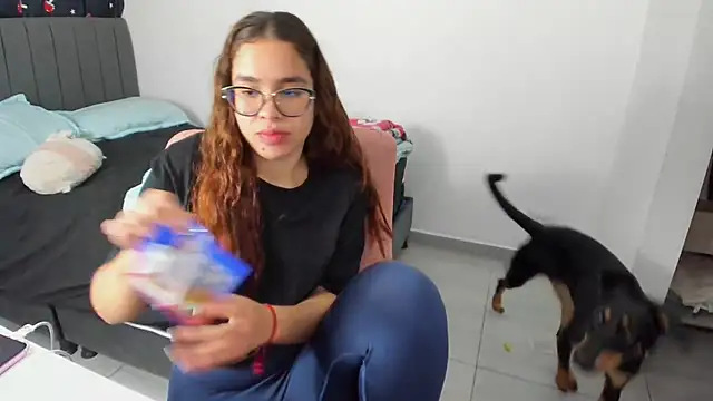 Snapshot of Greciaruiz_ chatting on October 2025 12:53:01 AM Greciaruiz online show from October 2025 12:53:01 AM