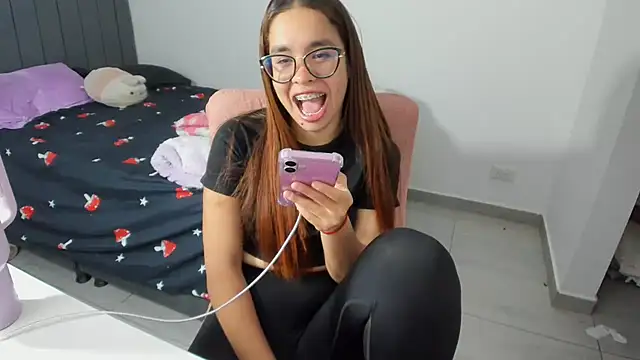 Snapshot of Greciaruiz_ chatting on November 2025 01:03:02 AM Greciaruiz online show from November 2025 01:03:02 AM