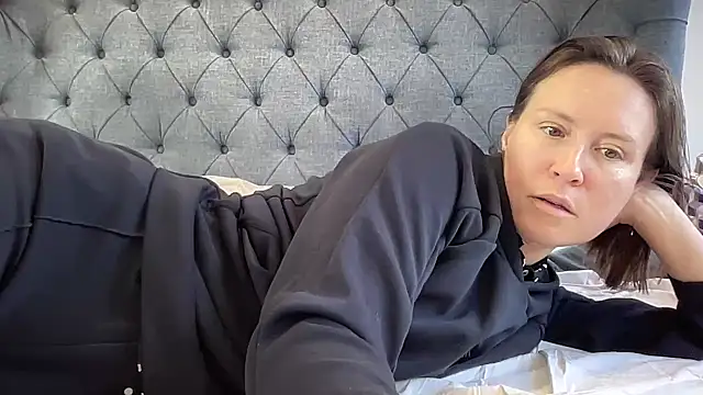 eatmypie69 online show from September 2025 12:07:01 PM