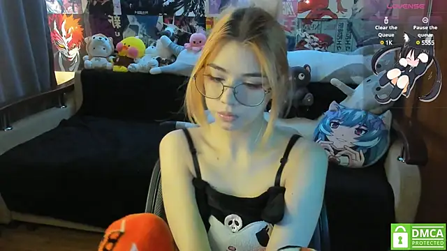 Snapshot of YumikoMori chatting on February 2025 08:18:02 AM YumikoMori online show from February 2025 08:18:02 AM