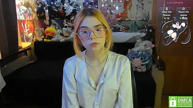 Snapshot of YumikoMori chatting on February 2025 08:14:01 AM YumikoMori online show from February 2025 08:14:01 AM