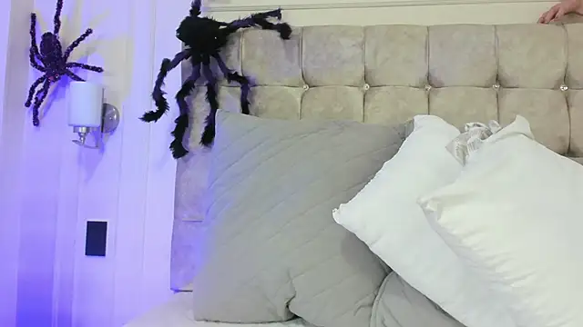 JasmineRoss 1 online show from October 2025 07:02:01 PM