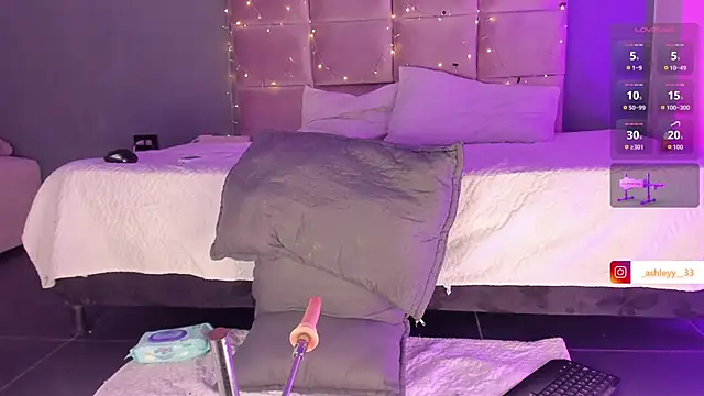 Snapshot of _Ashley_33 chatting on December 2025 08:15:01 PM Ashley 33 online show from December 2025 08:15:01 PM