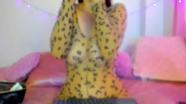 Snapshot of Danna_Myst chatting on November 2025 12:26:01 PM Danna Myst online show from November 2025 12:26:01 PM