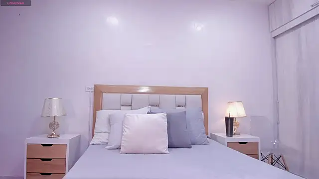 hillary uckerman  online show from April 2026 11:25:02 AM