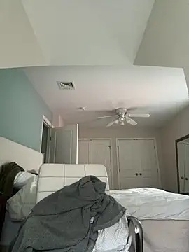 plaintreebull online show from March 2026 06:03:01 PM