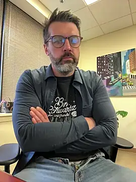 plaintreebull online show from April 2026 04:15:01 PM