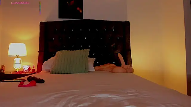 Skay Hot online show from October 2025 11:37:01 PM