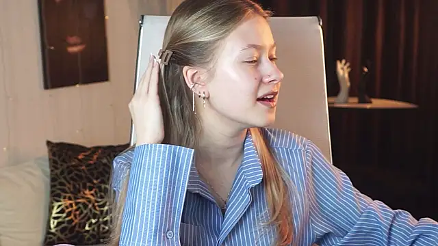 EveMundie online show from April 2026 06:47:02 AM