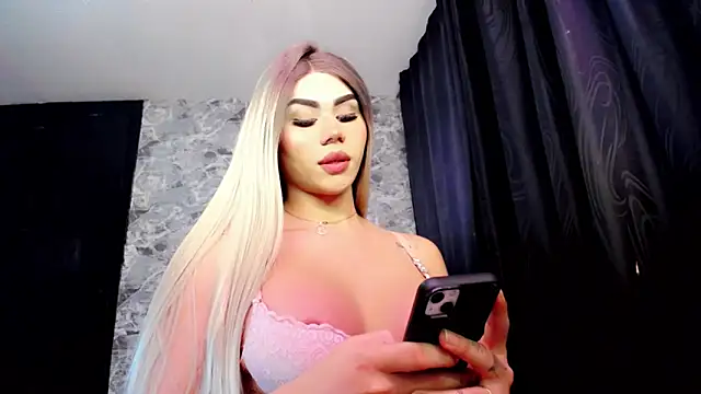 Snapshot of Iris_Gill chatting on May 2026 04:07:02 AM Iris Gill online show from May 2026 04:07:02 AM