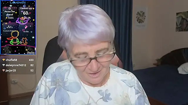 Sandra Snowflake online show from October 2025 04:48:02 PM