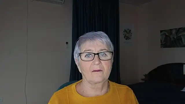 Sandra Snowflake online show from November 2025 12:04:01 PM