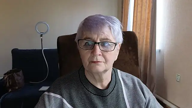 Sandra Snowflake online show from April 2026 04:17:01 AM