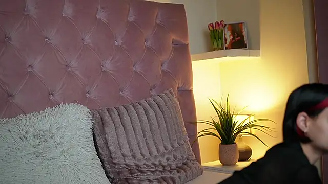 MaiaMini online show from December 2025 09:10:02 PM