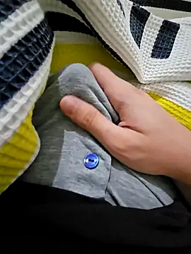 Snapshot of skiciyunis chatting on September 2025 07:05:01 PM skiciyunis online show from September 2025 07:05:01 PM