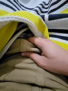 Snapshot of skiciyunis chatting on September 2025 07:59:01 PM skiciyunis online show from September 2025 07:59:01 PM