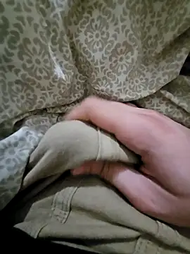 Snapshot of skiciyunis chatting on October 2025 06:18:02 PM skiciyunis online show from October 2025 06:18:02 PM