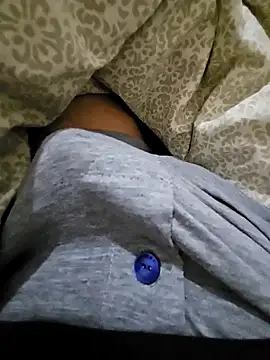 Snapshot of skiciyunis chatting on November 2025 08:46:02 PM skiciyunis online show from November 2025 08:46:02 PM