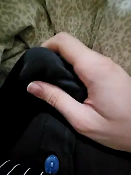 Snapshot of skiciyunis chatting on December 2025 09:01:02 PM skiciyunis online show from December 2025 09:01:02 PM