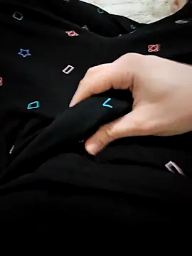 Snapshot of skiciyunis chatting on March 2026 04:33:01 PM skiciyunis online show from March 2026 04:33:01 PM