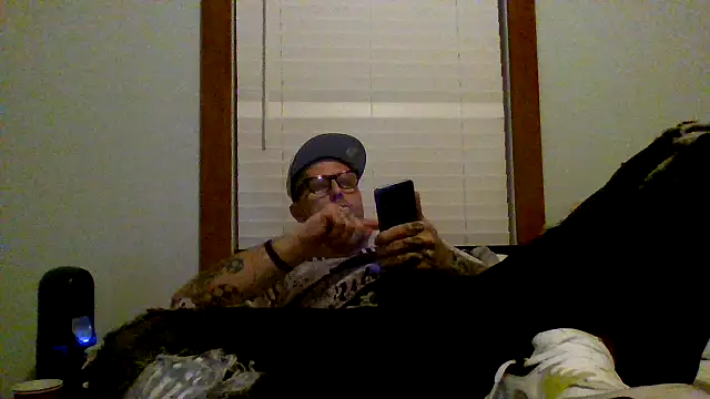 Snapshot of mickeyg420 chatting on March 2025 01:42:02 AM mickeyg420 online show from March 2025 01:42:02 AM