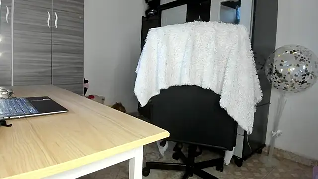 MollyCraft online show from December 2025 07:11:02 PM