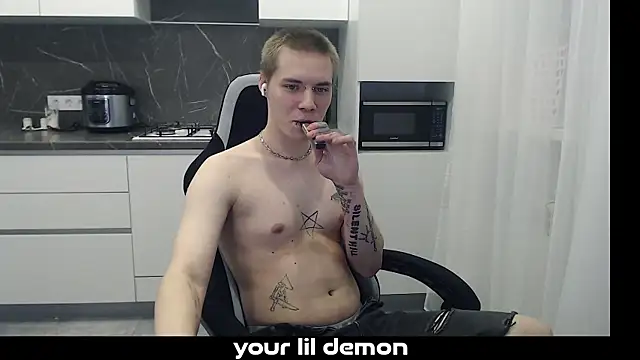 Snapshot of yourlildemon chatting on February 2026 07:00:02 PM yourlildemon online show from February 2026 07:00:02 PM