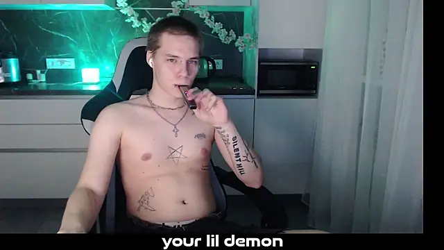 Snapshot of yourlildemon chatting on February 2026 07:04:02 PM yourlildemon online show from February 2026 07:04:02 PM