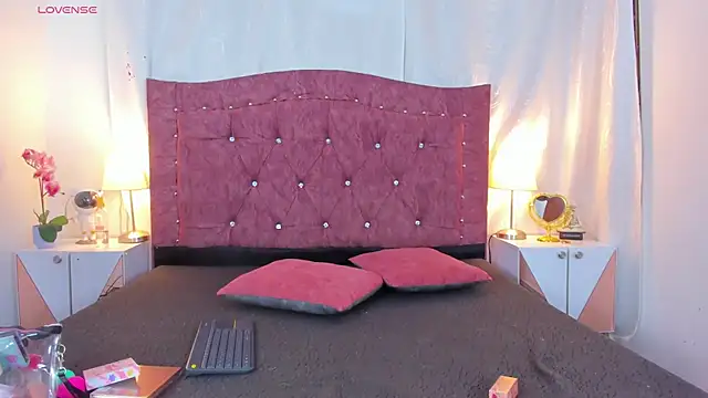 Snapshot of ValentinaGuerra chatting on November 2025 10:24:01 PM ValentinaGuerra online show from November 2025 10:24:01 PM