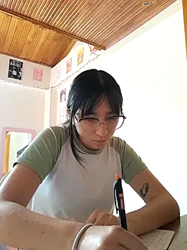 Arielle lov online show from October 2025 04:07:02 PM