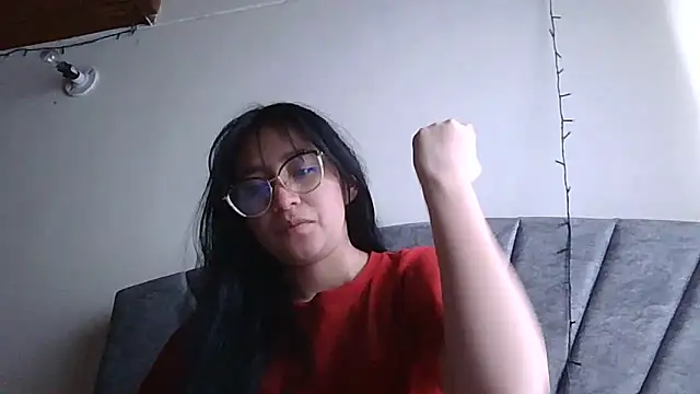 Arielle lov online show from December 2025 04:05:01 PM