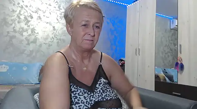 RosesandLillies online show from December 2024 07:01:01 PM