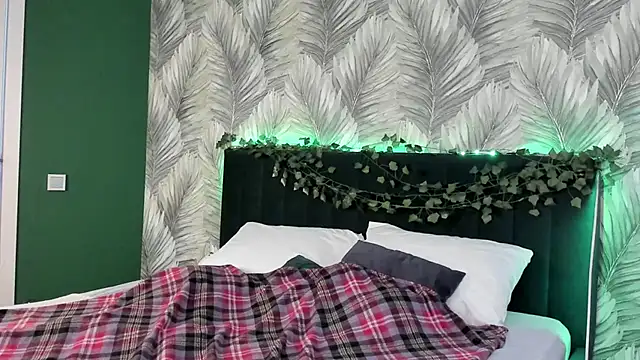 boozekirs  online show from November 2025 03:06:01 AM